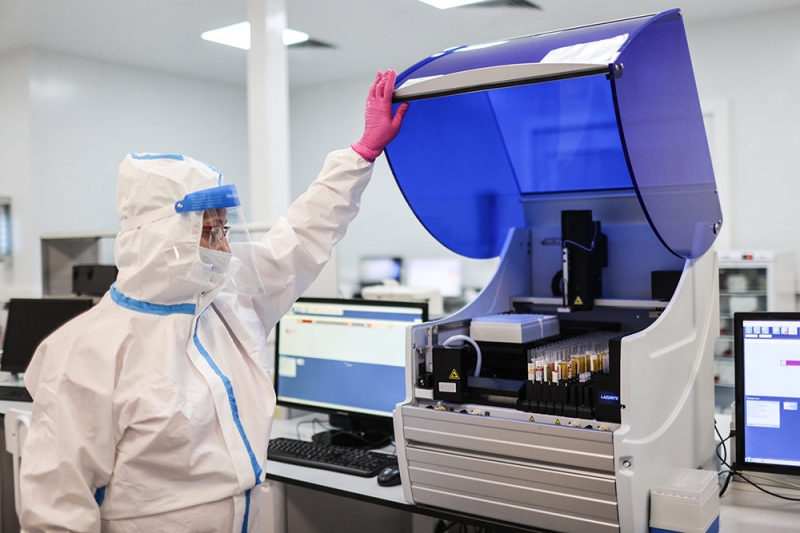 Онищенко назвал коронавирус SARS-CoV-2 "довольно консервативным"