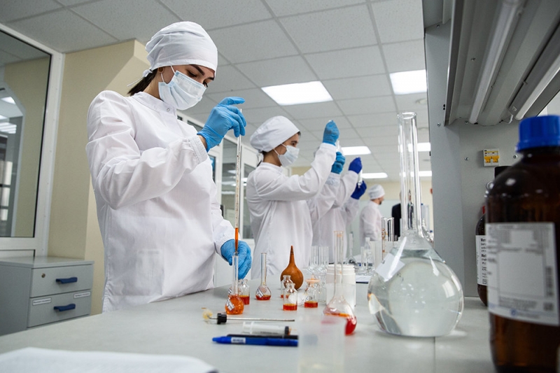 Путину доложили о работе над вакцинами от COVID-19 следующего поколения