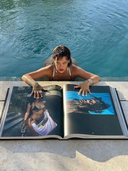 Рианна показала роскошные формы, рекламируя собственный бренд нижнего белья