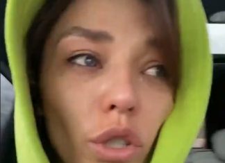 Рыдающая Алина Астровская обратилась к подписчикам из центра Москвы