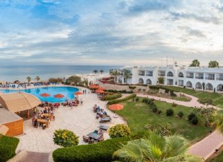 Тунис смягчает требования к туристам