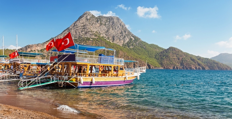 Турция ужесточает ограничения в связи с ростом числа заболевших