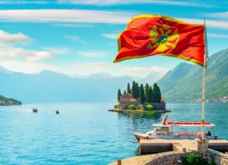 В Черногории призывают запретить въезд в страну без ПЦР-тестов