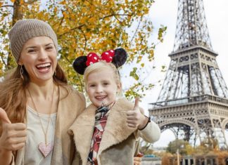 В Париже надеются вернуться к обычной жизни в середине апреля