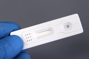 В РФ разрабатывают прибор для измерения антител к коронавирусу дома