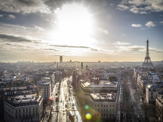 Жители Парижа массово покидают город из-за введения «локдауна»