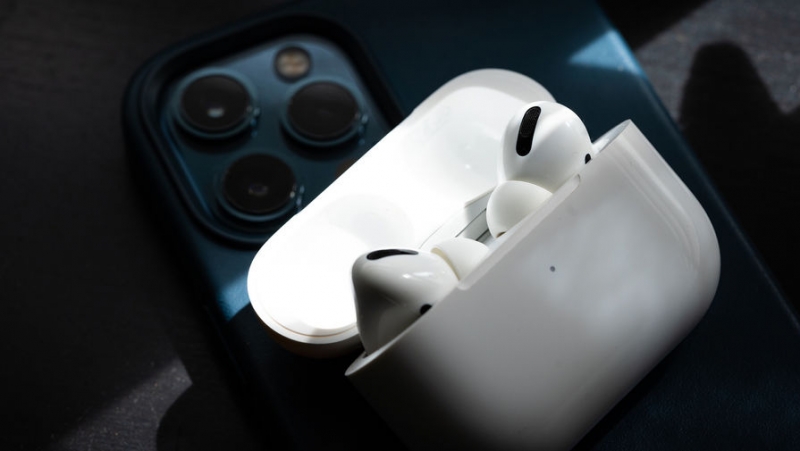 Без съемных амбушюр: фото AirPods 3 слили в сеть до релиза