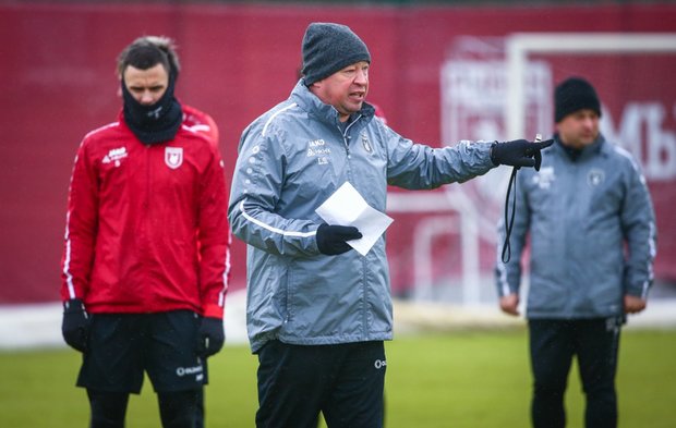 Битва за медали в московском дерби, питерская разборка в Сочи, и реванш Слуцкого у Карпина