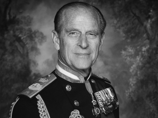 Британские военные пушечными залпами почтили память принца Филиппа