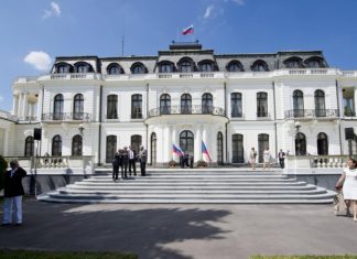 Чехия может продолжить высылку российских дипломатов