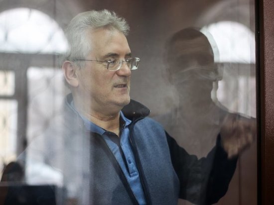 Экс-губернатор Иван Белозерцев рассказал про дорогие подарки Бориса Шпигеля