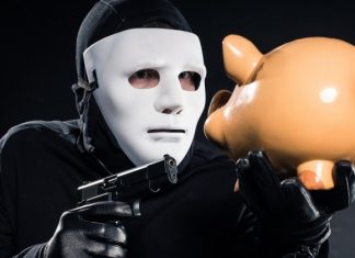 Эксперты предупреждают о возросшей перед майскими праздниками активности мошенников