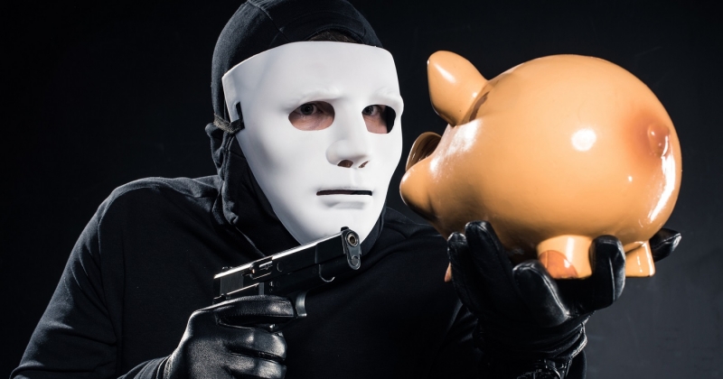 Эксперты предупреждают о возросшей перед майскими праздниками активности мошенников