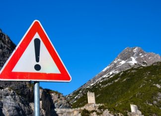 Эпидемиолог предостерегает россиян от путешествий за границу