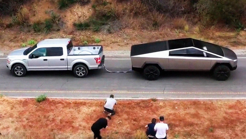 Ford против Tesla: в чем причина конфликта между двумя автопроизводителями