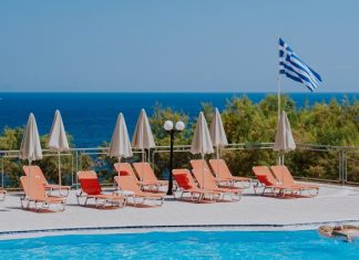 Греция прояснила условия приема туристов