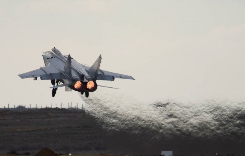 Истребитель МиГ-31 был поднят на перехват разведывательного самолета США над Тихим океаном