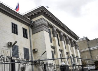 Киев высылает старшего дипломата посольства России