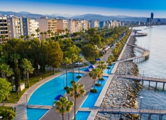 Кипр отменяет ограничения для привитых туристов с 10 мая