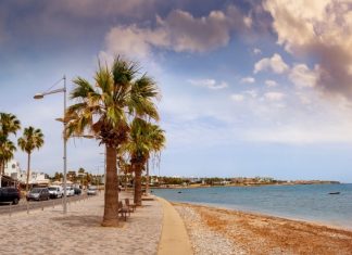 На Кипре туристам разрешат покидать отель после заполнения специальной формы