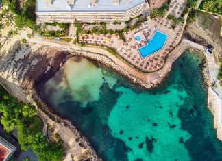 На Майорке туристов на пляжах и в ресторанах будут проверять с помощью полицейских дронов