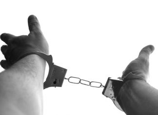 Оперативники ФСБ задержали адвоката Ивана Павлова по уголовному делу