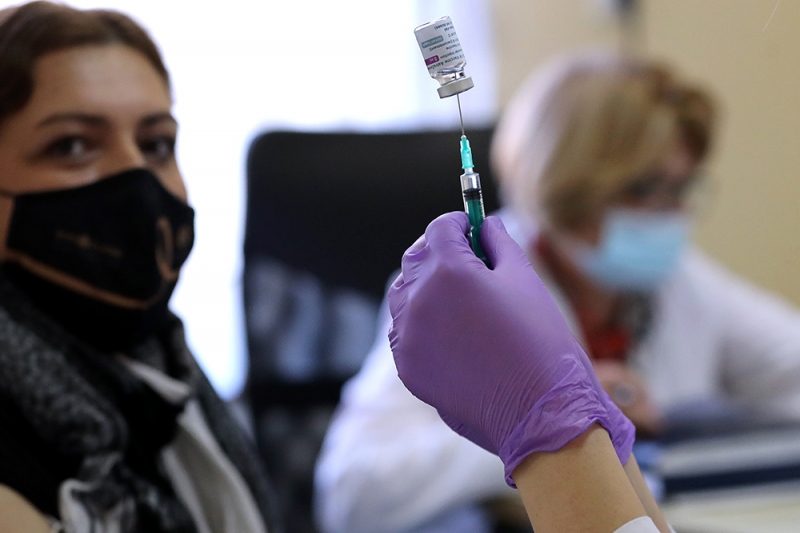 Пять вопросов о вакцине "ЭпиВакКорона"