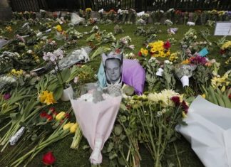 Принц Гарри вернулся в Британию на похороны своего деда