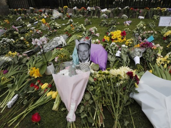 Принц Гарри вернулся в Британию на похороны своего деда