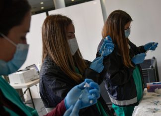 Проблемы западных вакцин от коронавируса: зачем владелец Pfizer продал акции