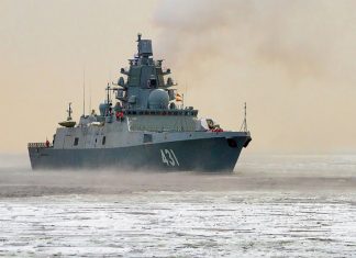 Российский фрегат «Адмирал Касатонов» проходит пролив Ла-Манш