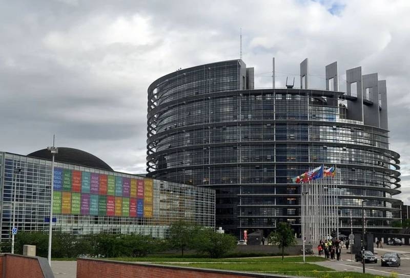 &laquo;С Россией такое лучше не повторять&raquo;: эксперт объяснил последствия отключения страны от SWIFT