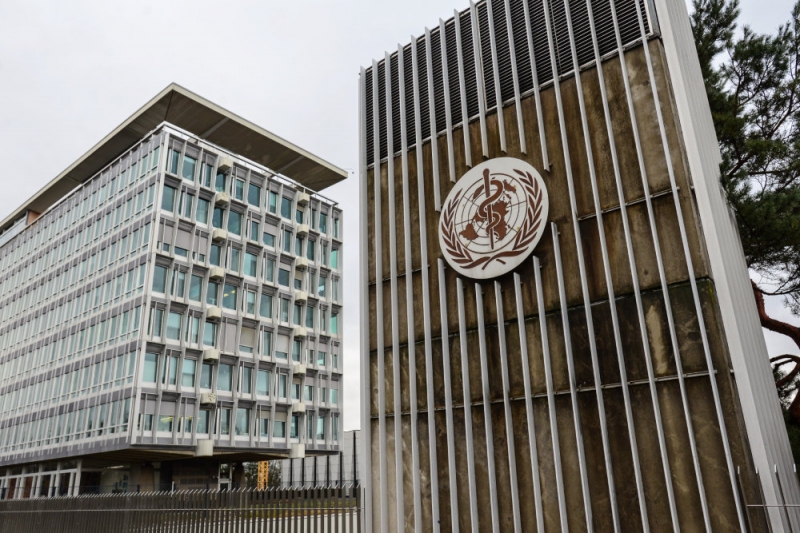 Смертность из-за коронавируса в мире растет четвертую неделю подряд