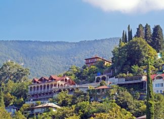 Стали известны минимальные цены на отдых в середине мая в России и за рубежом