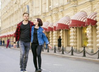 Туристы из Германии прибыли в Москву для прохождения вакцинации