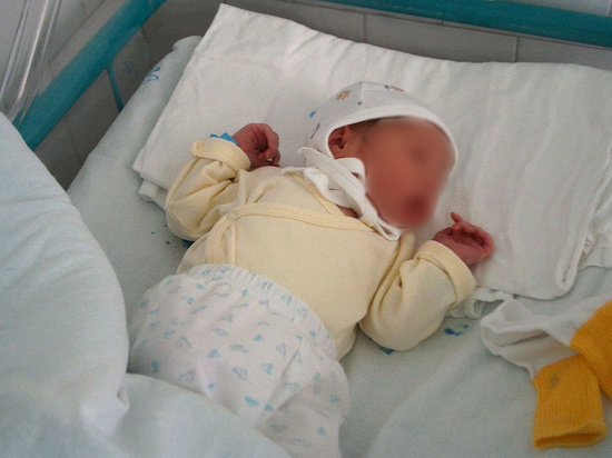 У россиянки в роддоме отобрали ребенка и отвезли в детдом