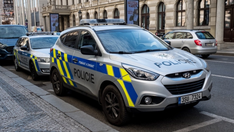 В Чехии задержали обливших кетчупом посольство России