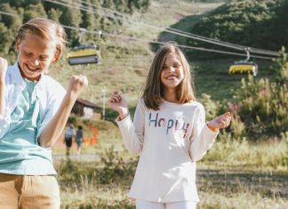 В правительстве разработали проект кэшбека за путевки в детские лагеря. Теперь родители массово их сдают