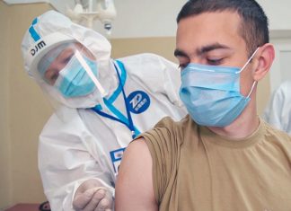 В Роспотребнадзоре объяснили, почему вакцинация должна быть массовой