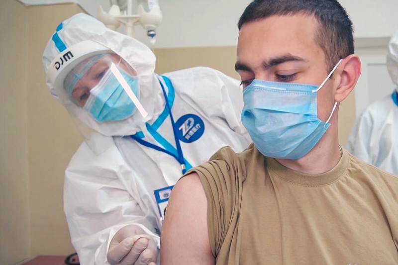 В Роспотребнадзоре объяснили, почему вакцинация должна быть массовой