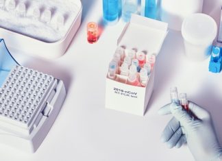 В Роспотребнадзоре уточнили, нужно ли детям до трех лет и вакцинированным сдавать ПЦР-тест дважды