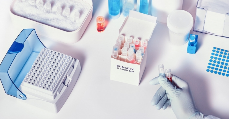 В Роспотребнадзоре уточнили, нужно ли детям до трех лет и вакцинированным сдавать ПЦР-тест дважды