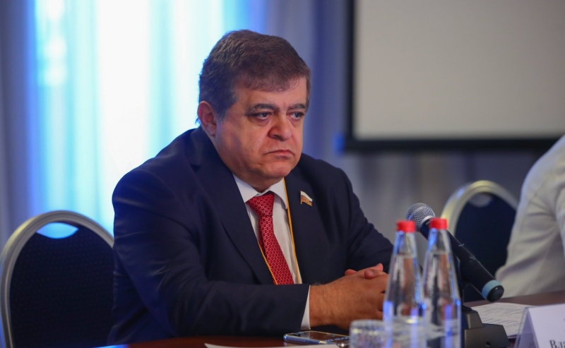 В Совете Федерации считают, что заявление Зеленского о встрече с Путиным в Донбассе не имеет смысла