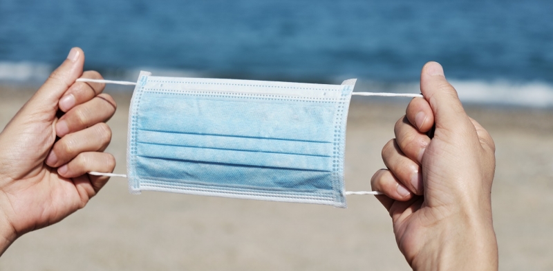 Власти Испании прояснили ситуацию с ношением масок на пляже
