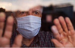 Заслуженный врач России рассказал, как снизить риск заражения и тяжелых осложнений ковида у людей старше 60 лет