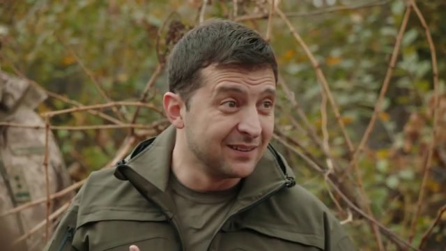 Зеленский предложил Путину встретиться в Донбассе