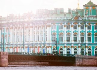 Зимний дворец занял третье место в списке самых популярных дворцов мира