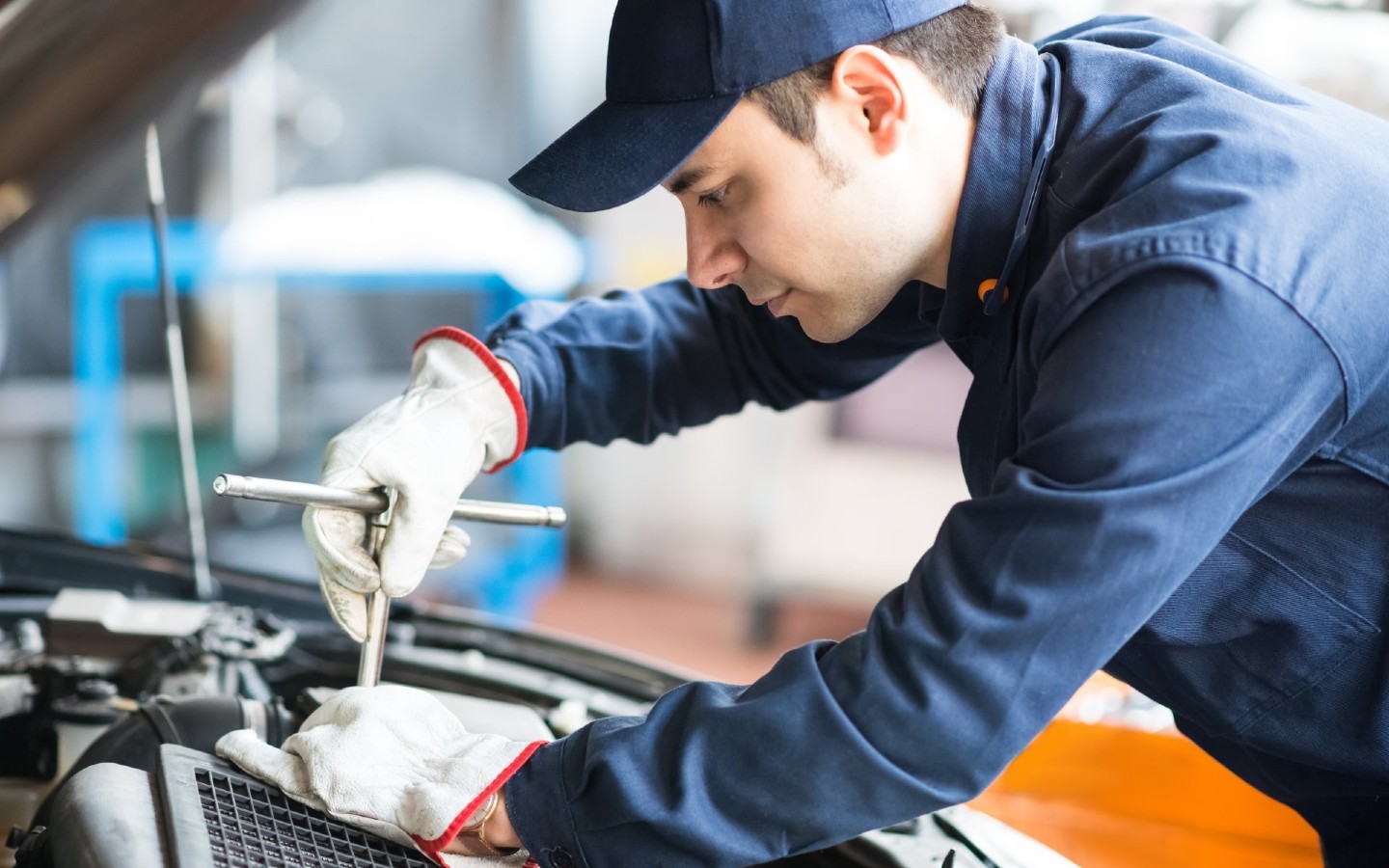 Оборудование и ручные инструменты для автосервиса: покупка качественной продукции по доступной цене