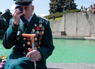 Депутат Рады обвинил власти в краже у граждан Украины Дня Победы