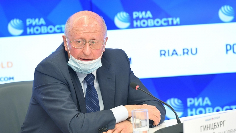 Гинцбург призвал соблюдать масочный режим и пройти вакцинацию